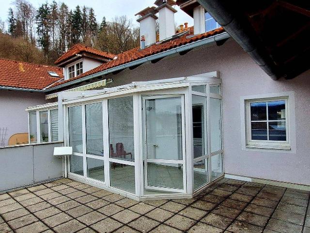 Alt Attnang: Zentrale & Ruhige 3 Zi Maisonette inkl. Terrasse, Wintergarten, Carport