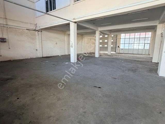 Altıayak Sanayi Bölgesi'nde 4 Adet Tır Giriş Kapısı Bulunan 1.200 M² Ticari Alan Kiralık