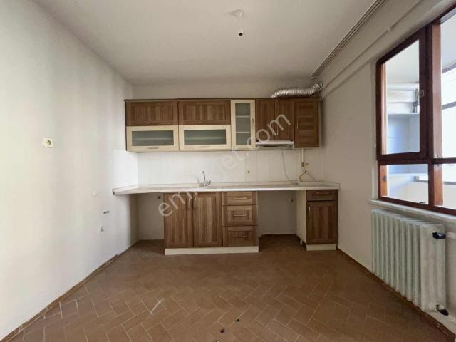 Altıeylül Çarşı Merkezin'de Kiralık 2+1 Daire