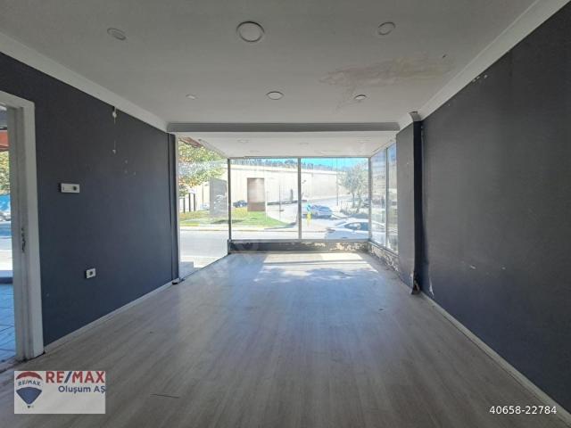 Altınşehir Meydan'da Kiralık 75m Vitrinli Dükkan