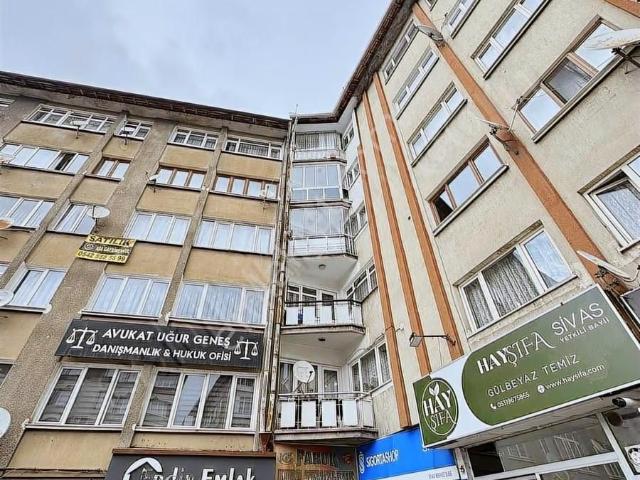 Altın Emlak Satıyoor!hikmet Işık Caddesinde Fırsat 3+1 Daire