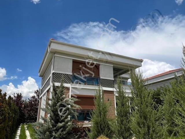 Altın Emlak Satıyor! Karşıyaka Elit Yaka'da 7+1 Havuzlu Villa!