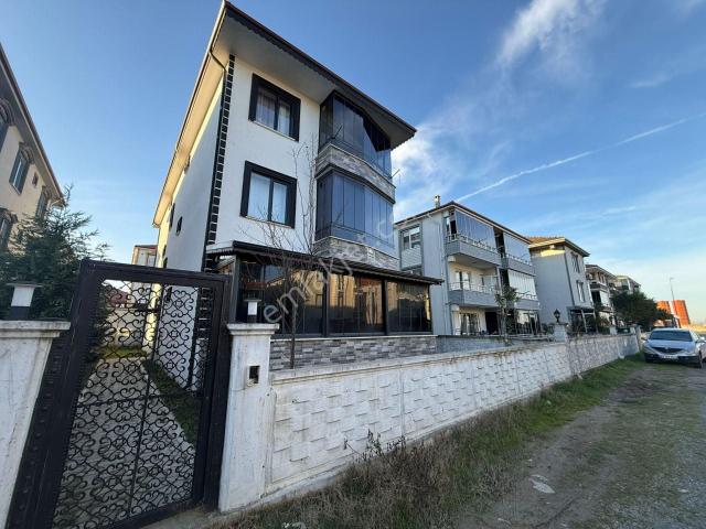 Altın Emlak'tan Yalı Mahallesi'nde Deniz Gören, Cam Balkonlu, Ara Kat 2+1 Yazlık Daire