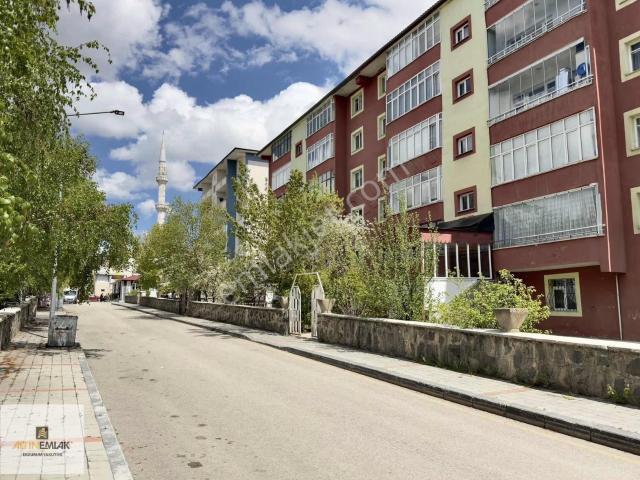 Altın Emlak'tan Ebu İshak Cami Yanı 3+1 Arakat Yeni Boyalı