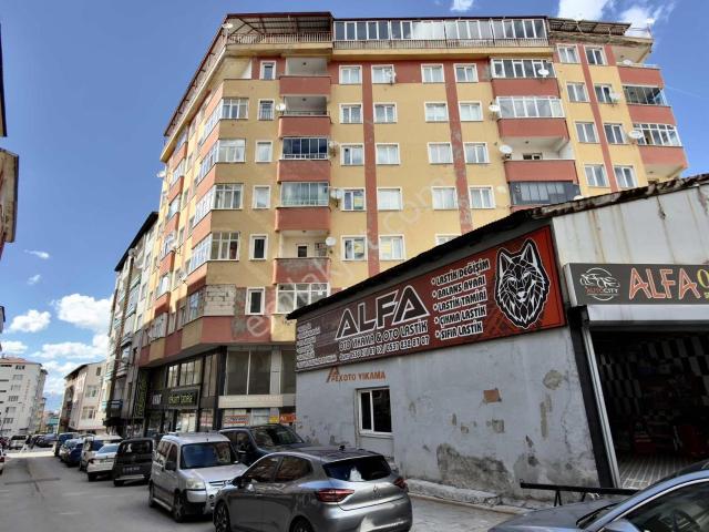 Altın Emlak'tan Şehir Merkezinde 3+1 Asansörlü Arakat Daire