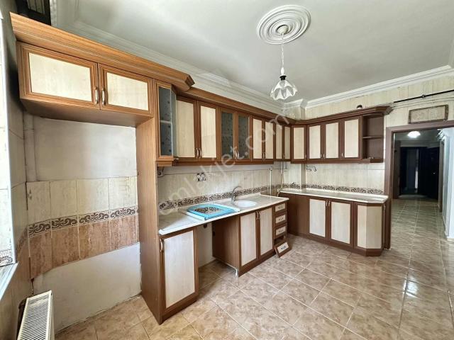 Altın Emlak'tan Şehir Merkezinde 3+1 Asansörlü Arakat Daire