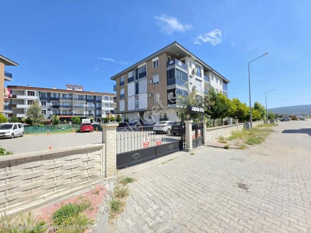 Altınova Merkezde Havuzlu Site İçerisinde 2+1 Fırsat Daire