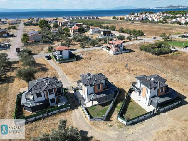 Altınova Sahilde Müstakil Dört Cephesi Bahçe Dubleks Sıfır Villa