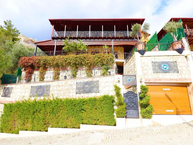 Altınoluk'ta Satılık Taş Villa Ful Deniz Manzarslı