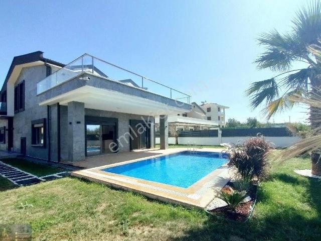 Altınoluk Narlı Bölgesinde 650m2 Arsa İçerisinde Jakuzili Havuzlu 5+1 Yerden Isıtmalı Müstakil Villa