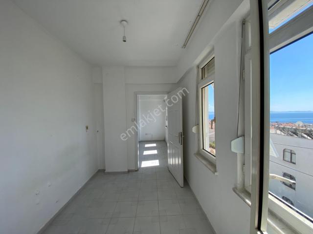 Altınoluk’ta Deniz Manzaralı Yenilenmiş Satılık 2+1 Daire