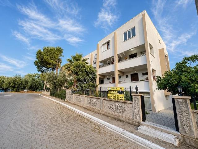 Altınoluk Turmak Sitesi’nde Plaja Yürüme Mesafesinde Satılık 2+1