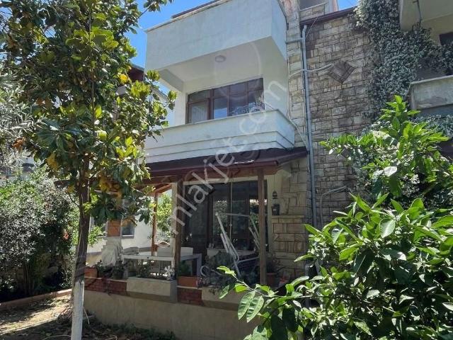 Altınoluk Turyap Tan Fener'de Havuzlu Sitede Satılık Köşe Villa