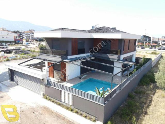 Altınkale' De Müstakil Havuzlu & Garajlı 4+1 Lüks Villa