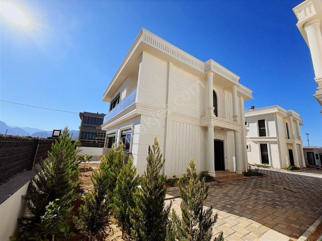 Altınkale Mahallesinde Site İçinde Satılık 4+1 Satılık Villa