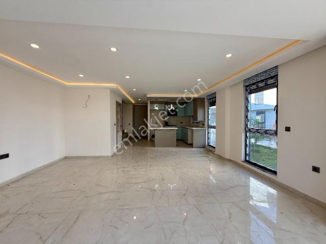 Altınkale'de Kiralık Site İçerisinde 5+1 Asansörlü Sıfır Villa