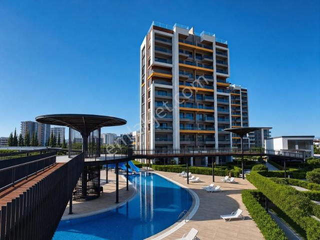 Altıntaş Antoryum'da Havuz Cepheli 1+1 Geniş Balkonlu Satılık