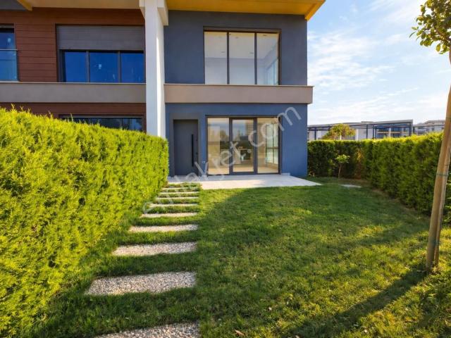 Altıntaş Antoryum'da Villa Tipi 4+1 Bahçe Kullanımlı Satılık