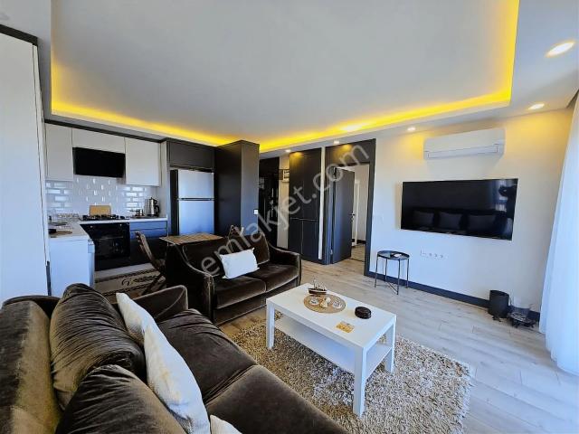 Altıntaş'da Havuzlu Temiz Eşyalı Deniz Manzaralı Arakat Daire