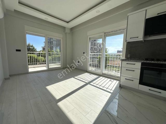 Altıntaşta Havuz Cepheli Kiralık 1+1 Bahçe Katı