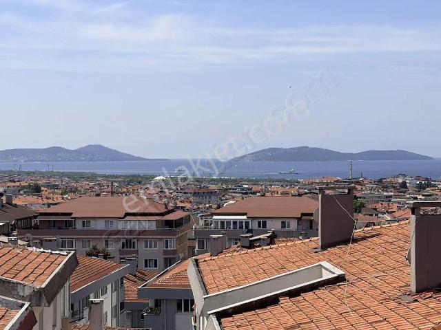 Altıntepe Mahallesinde Satılık Deniz Manzaralı 3+1