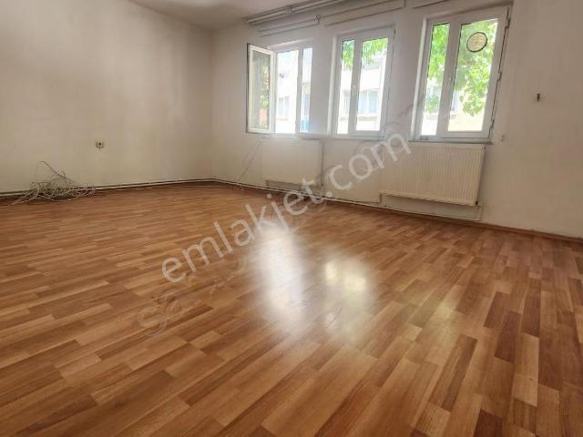 Altıparmak Merkezi Konumda 2+1 Kiralık Daire Caddeye Yakın