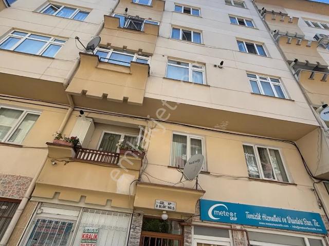 Altıparmak Gül Apartmanı'nda Geniş,ferah,bakımlı Kiralık Daire!