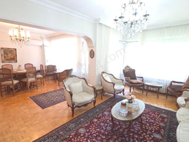 Altıparmakta Eşyalı Kiralık 3+1 Asansörlü Açık Otoparklı