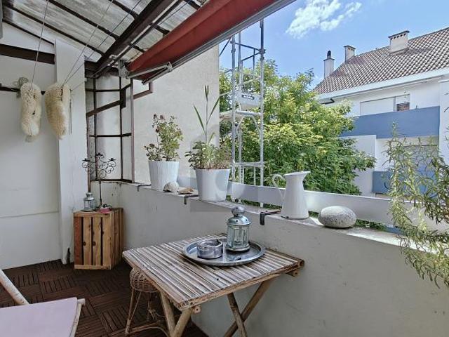 ALTBAU CHARME MIT ÜBERDACHTEM BALKON