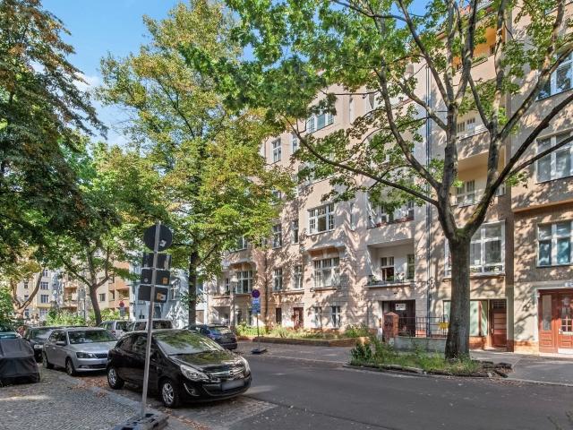 Altbau Charme mit Balkon seit 1984 vermietet, aber noch kein bisschen müde!