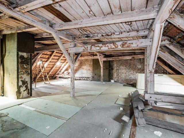 Altbau Dachgeschoss genehmigter Ausbau mit Bewilligung