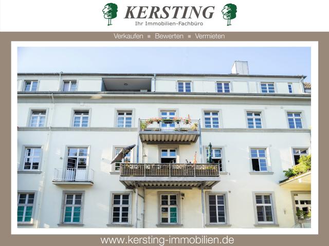 Altbau Juwel in Rheinnähe! 150m² große 4 Zimmerwohnung mit geräumiger Terrasse und PKW Stellplatz!