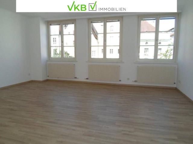 Altbau Mietwohnung in Braunau, direkt am Stadtplatz auch als Büro nutzbar !