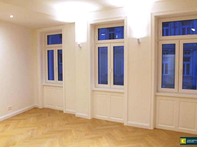 Altbau Prestige: Sanierter Erstbezug mit Balkon und hochwertiger Ausstattung