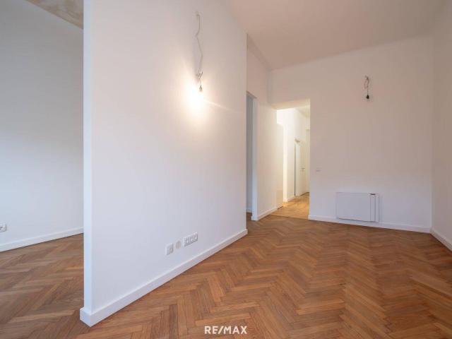 Sanierter Altbau mit modernem Neubau