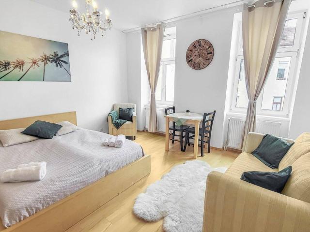 Altbau Wohnung mit Charme, Balkon und Fernblick nähe Brigittenauer Bad