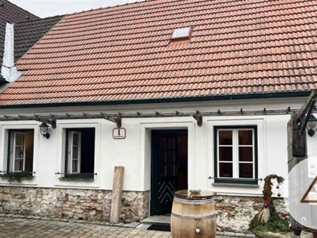 Altbau Wohnung mit Flair 14km von Krems Mietpreis inkl. BK und Heizung ! provisionsfrei!