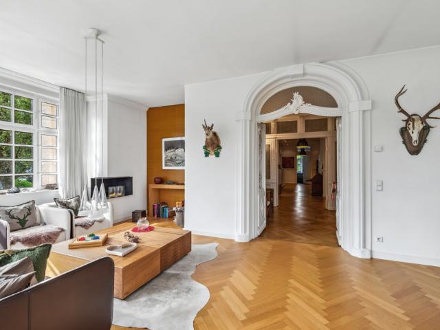 Altbau Villenetage auf ca. 235 m² mit wunderschönem Garten