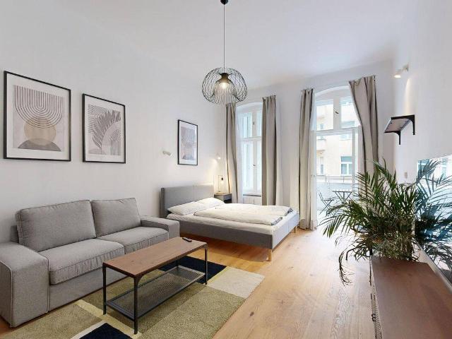 Altbaucharme trifft Moderne: 3 Zimmer Wohnung mit Loggia im Herzen des Brüsseler Kiez