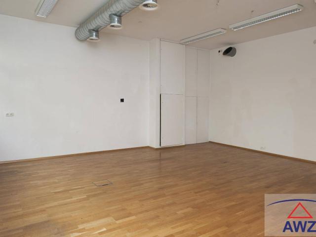 Altbauflair: ca. 61 m² Bürofläche!