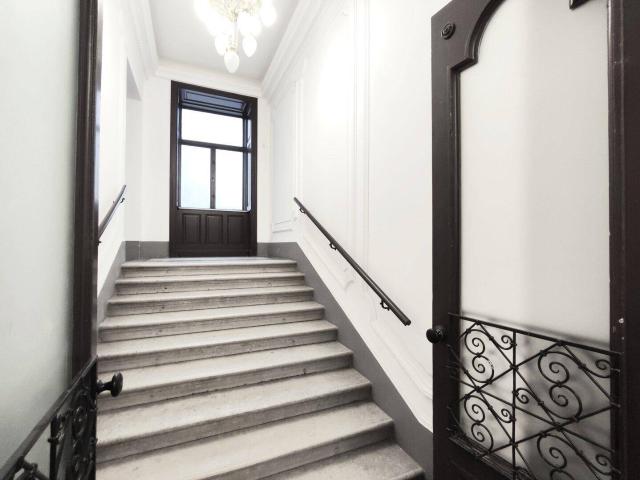 Altbaujuwel mit Erstbezug und U Bahn Nähe! 3 Zimmer! Nähe Servitenviertel!