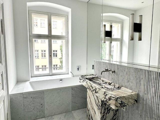 Altbauklassiker mit großer Dachterrasse im schönsten Mitte Kiez