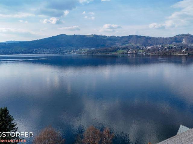 Altbestand mit Badeplatz direkt am Traunsee