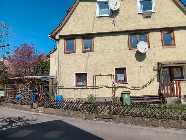 Altes 3 Familienhaus mit Garage