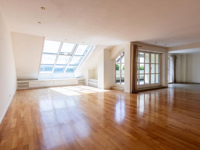 Altes Westviertel: 3 4 Zimmer Wohnung mit Dachterrasse
