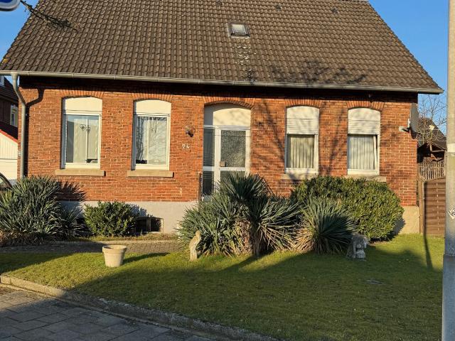 Zentrale Stadtlage, altes Haus auf großem Grundstück