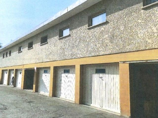 Altes Motel mit Garagen