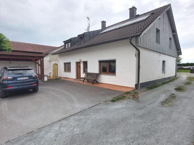 Älteres Einfamilien Häuschen für den kleinen Geldbeutel, gute Anbindung an die A 94, ideal für Pendler/kl.Familien