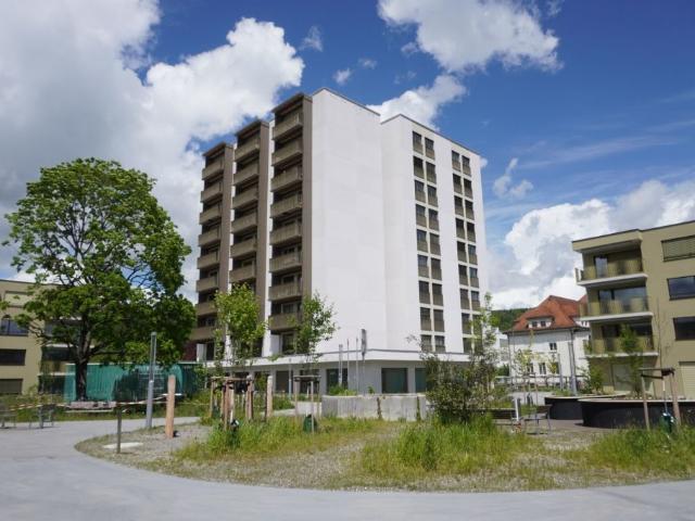 Alterswohnung: Hindernisfreie 2 Zimmer Wohnung im 8. Stock beim Gesundheitszentrum Brugg