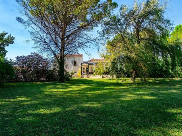 Althen des Paluds – Propriété aux volumes généreux et grand. 170m² Althen des Paluds